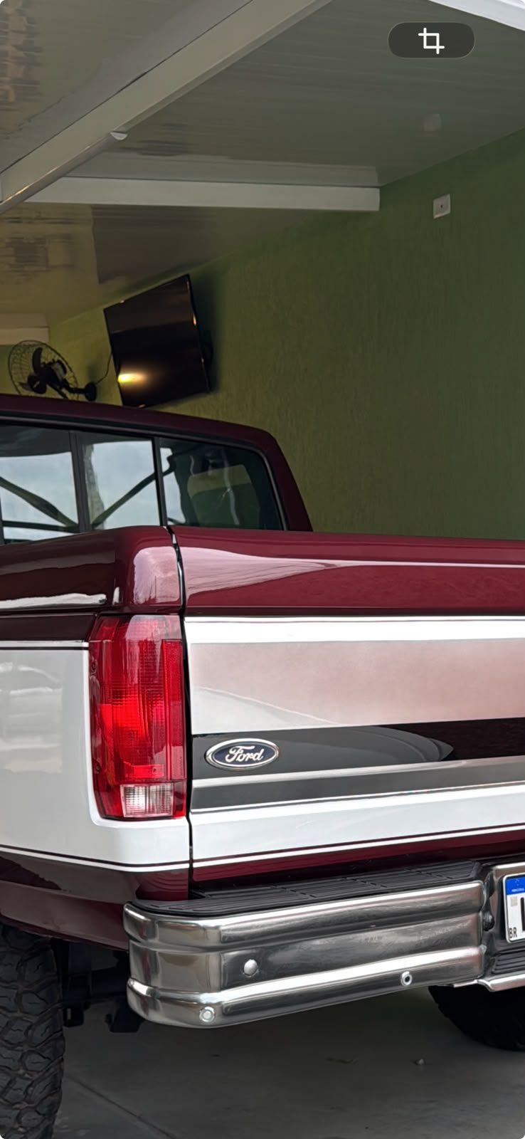Lanterna traseira americana e tampa com emblema Ford